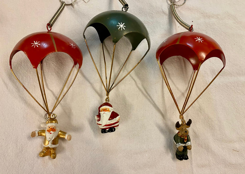 Faldskærm med julemand eller Rudolf